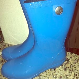 ❤️Baby Blue Mid Calf Ugg Rain Boots❤️